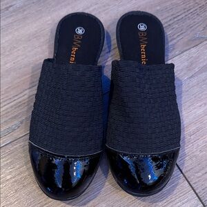 bernie mev. Black Textured Mules